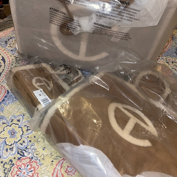 UGG x TELFAR Medium Shopper - Chestnut - Picture 3 of 4